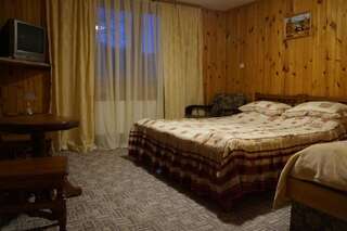 Гостевой дом At Starunchakiv family Яремче Трехместный номер-1