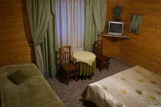 Гостевой дом At Starunchakiv family Яремче Трехместный номер-4