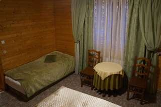 Гостевой дом At Starunchakiv family Яремче Трехместный номер-5