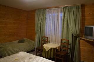 Гостевой дом At Starunchakiv family Яремче Трехместный номер-7